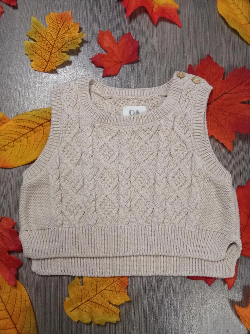 Beautiful beige sleeveless C&A sweater 6-9 months – photo 3